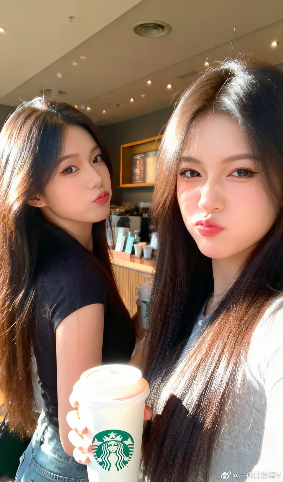 两对夫妻结伴去旅行，晚上夫妻俩亲热了一会儿，老公很快败下阵来，听到隔壁房间闺蜜还