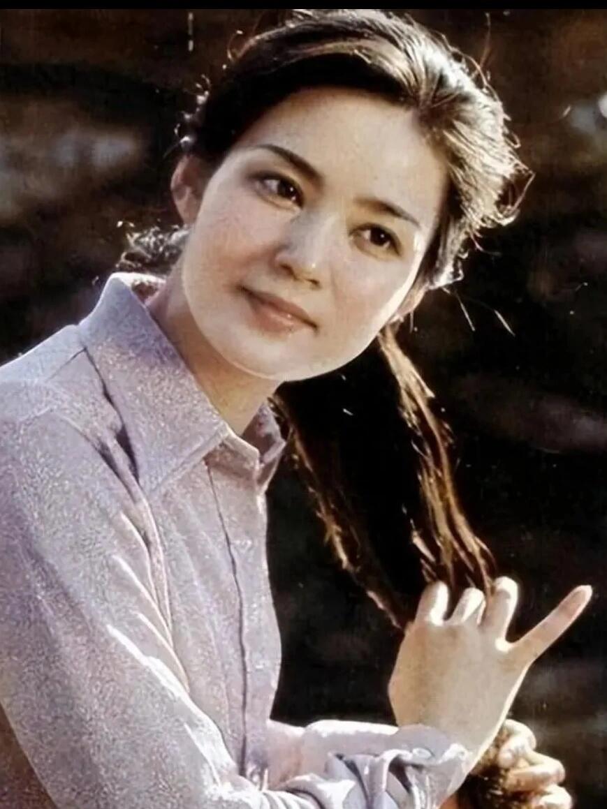 <em>潘虹</em>的成长经历