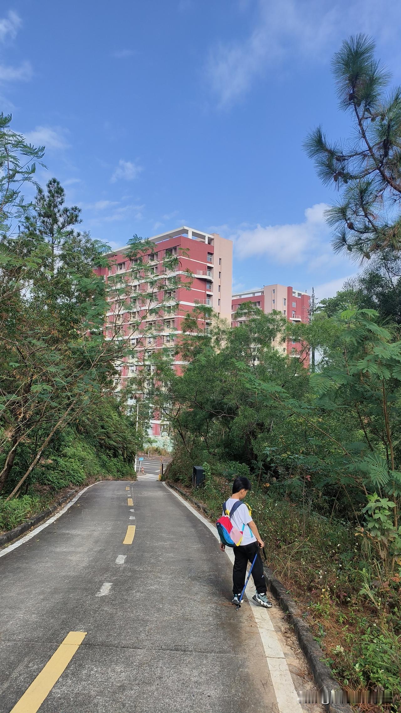 小孩考上民办本科，父母可以自信地说出校名，读民办本科并不丢人。你们是不是经常