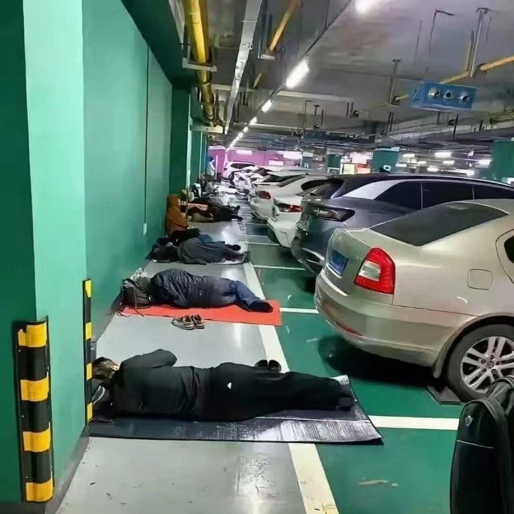 在停车场看到很奇怪的一幕......为什么现在网约车越来越臭？不得不说，