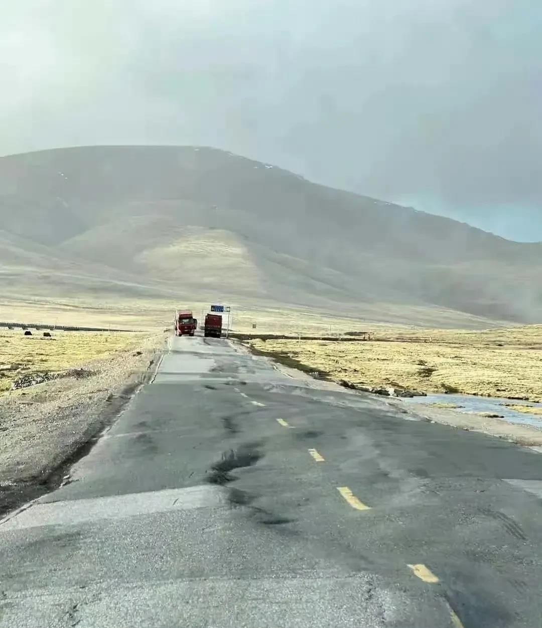 为什么草原上的路，会是这样子的呢？