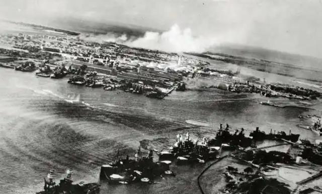 在二战中盟军轰炸德国工厂，但不管轰炸的多猛，第2天依旧有90%的德国工人会来到工