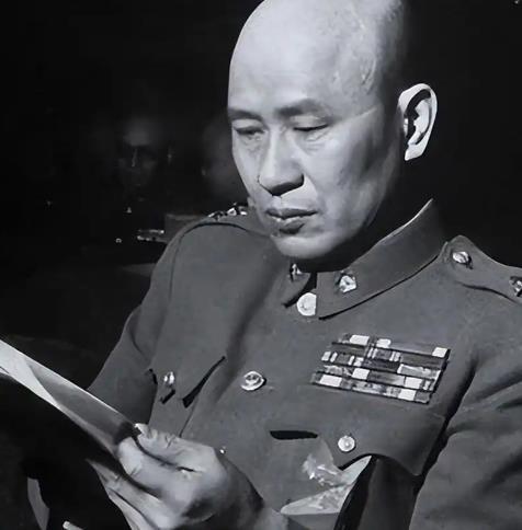 逼老蒋下野、拒当国防部长！他卷走无数黄金，为何惨死台北？1948年，解放战争大