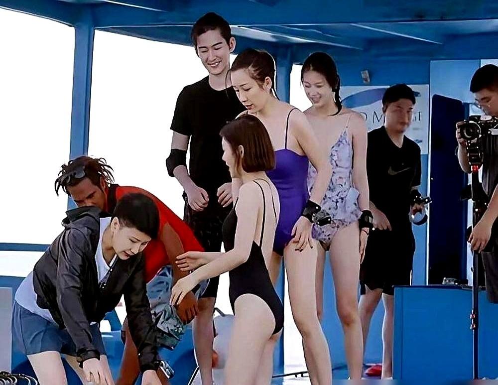 46岁的秦岚，一张泳装照直接掀了娱乐圈的遮羞布！体脂率18%，腰围61厘米，