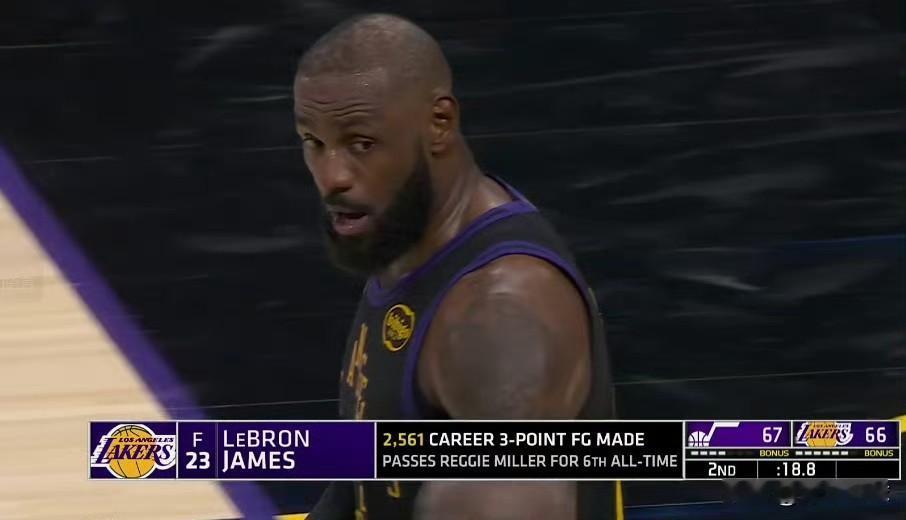 詹姆斯真不愧是“六边形战士”！今天对阵爵士，湖人队球星詹姆斯迎来复出，他在上