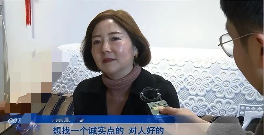 “我看你是真饿了！”55岁大姐徐娘半老，风韵犹存，而她征婚提出的几个择偶条件让网