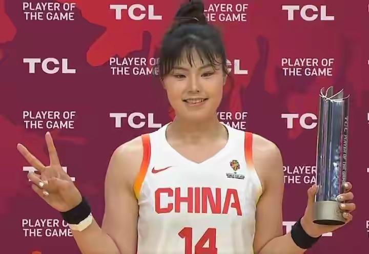 女篮赢了：但懂球的球迷却“高兴不起来”！说句很多人接受不了的事实：如果不是李