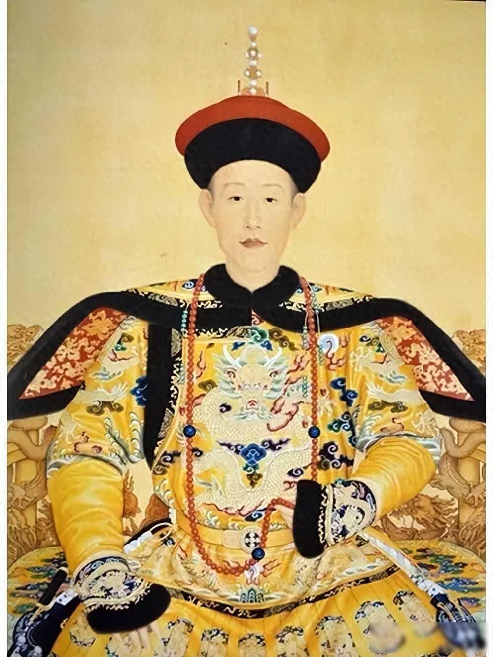 弘历登基时还有10位叔叔在，有两位比乾隆年幼，他们的结局如何1735年夏天，圆