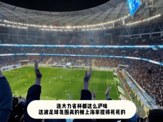上海地铁站惊现超大大力省杯上海连大力省杯都这么沪味上海这波操作太有创意！地铁站立