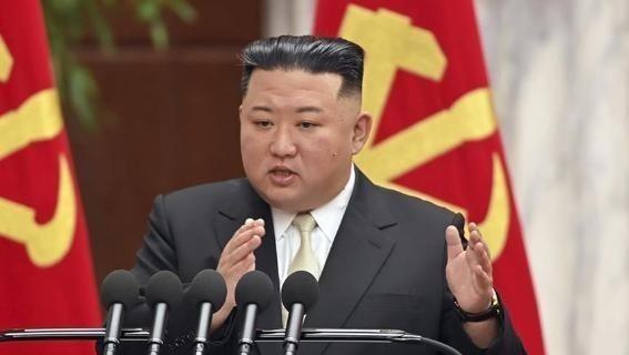 日前，金正恩拥抱俄罗斯，公开做出一个重大定性和承诺。朝鲜官媒朝中社日前披露称，