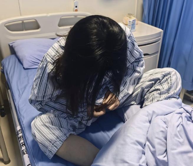 村里一姑娘准备捐肾救父亲，手术前才知道，家里两套总价160多万的拆迁房早就全部过