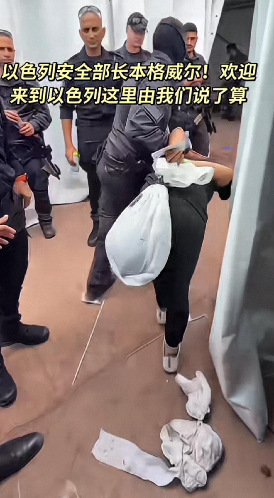 这就是以色列崇高的道德标准！以色列安全部长在一众以色列军人的簇拥下去视察了被以