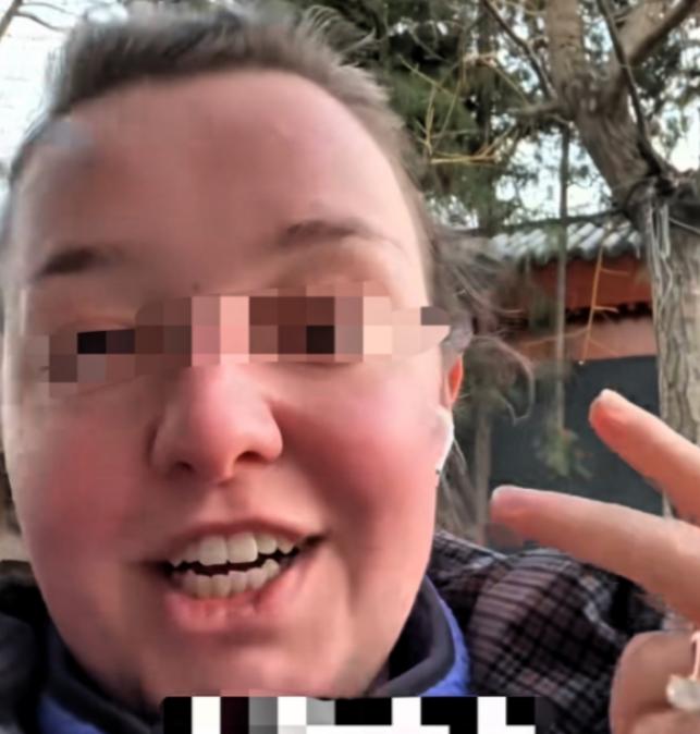 最近一个26岁英国女孩由于自己胃疼，在英国预约看专科医生，需要等待86天，她等待