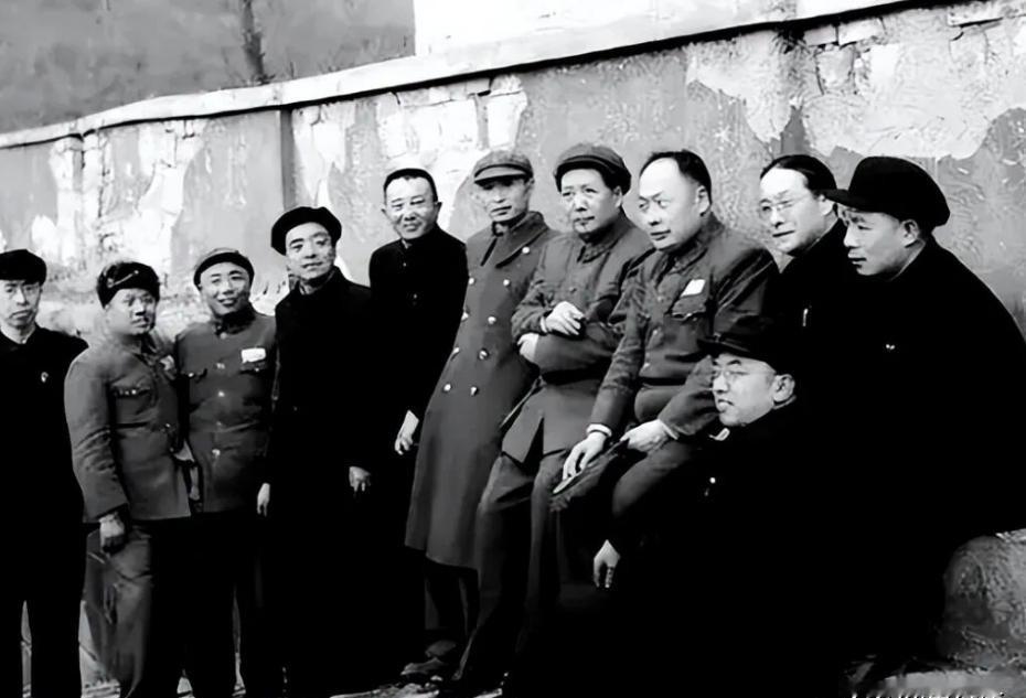 毛泽东问荣毅仁，辽沈战役的时候，你卖给蒋介石军队的面粉真是霉烂的吗？1956年1