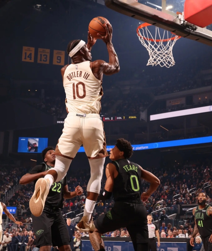 去年巴特勒刚加盟勇士，没磨合得情况下勇士23胜7负，为什么这赛季反而不行了？去