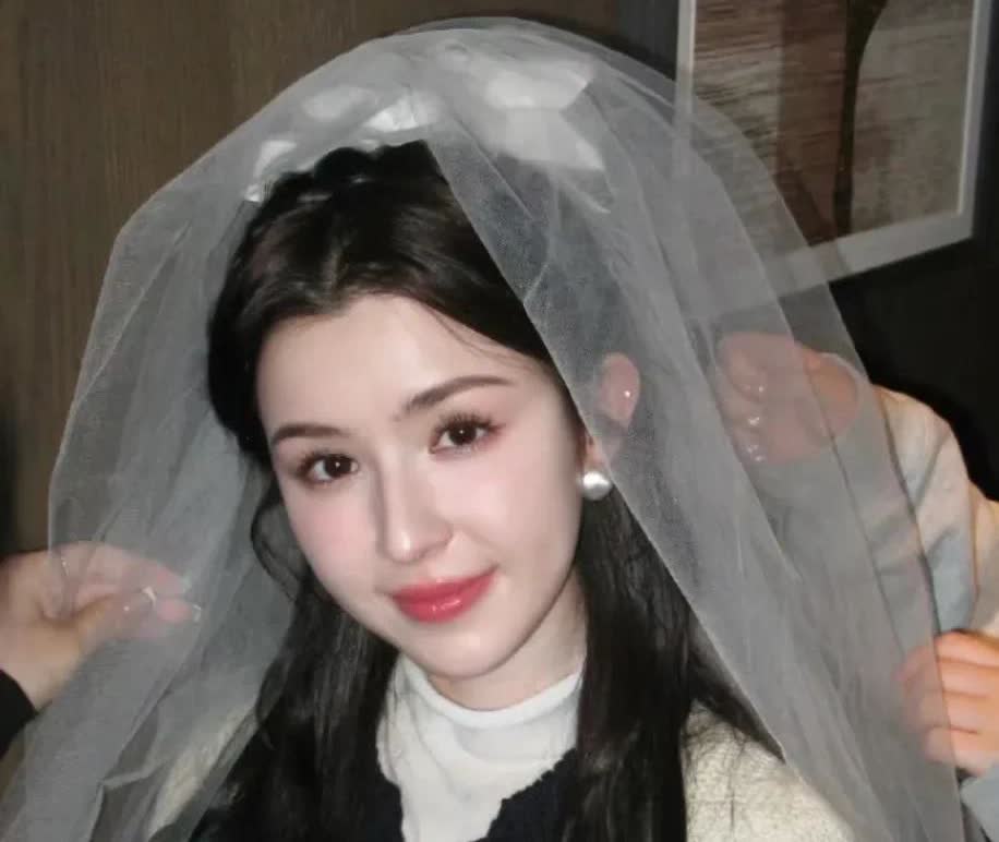 破案了娱乐圈很多美女都去整脸的原因找到了不是她们不够漂亮，也不是