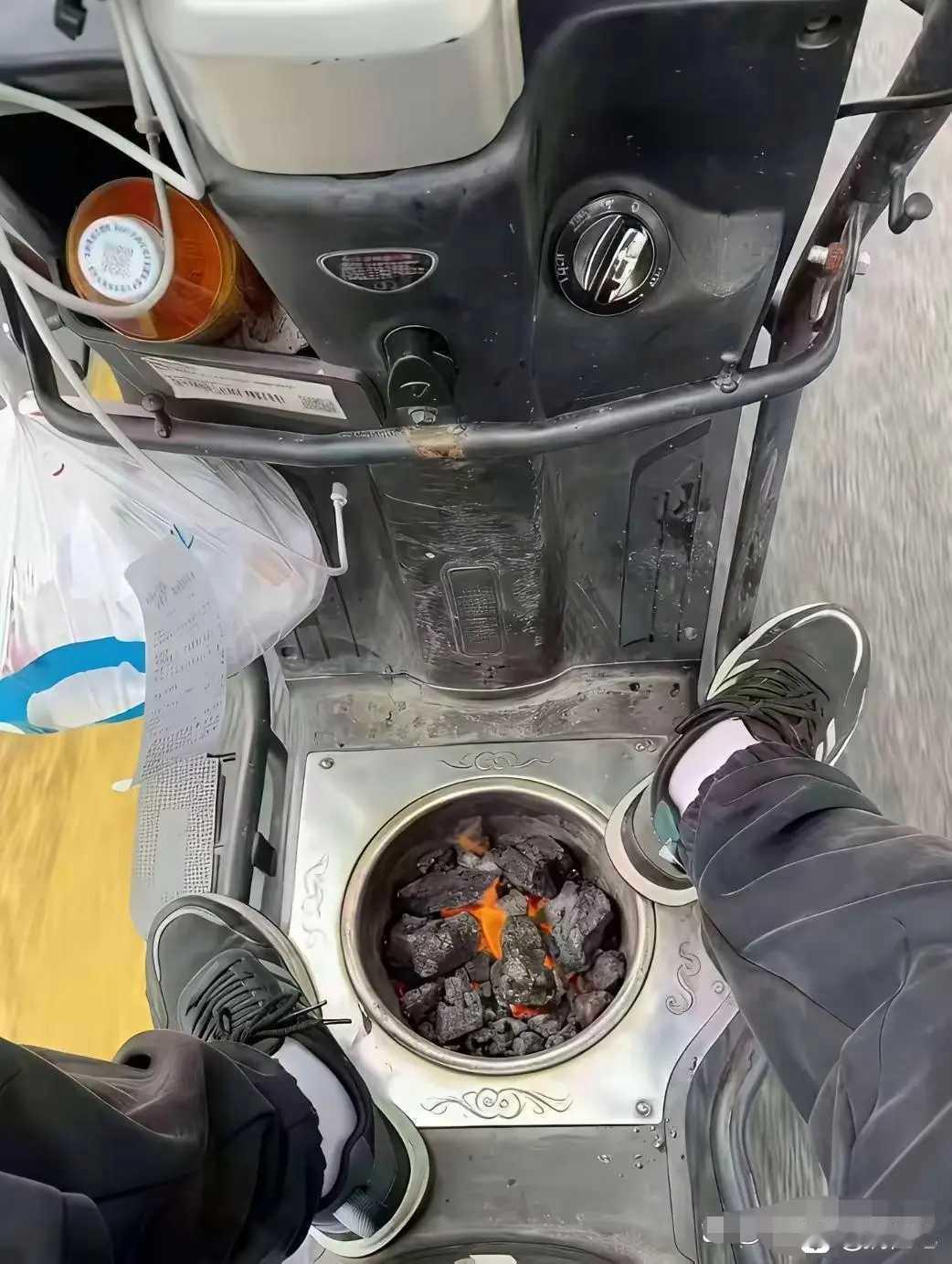 这让交警看到了，是罚还是不罚[呲牙笑]