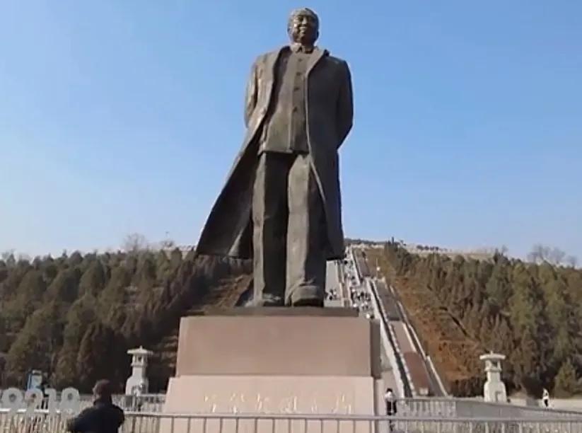 华国锋纪念广场一一华国锋同志永远活在人民的心中[祈祷][祈祷]
