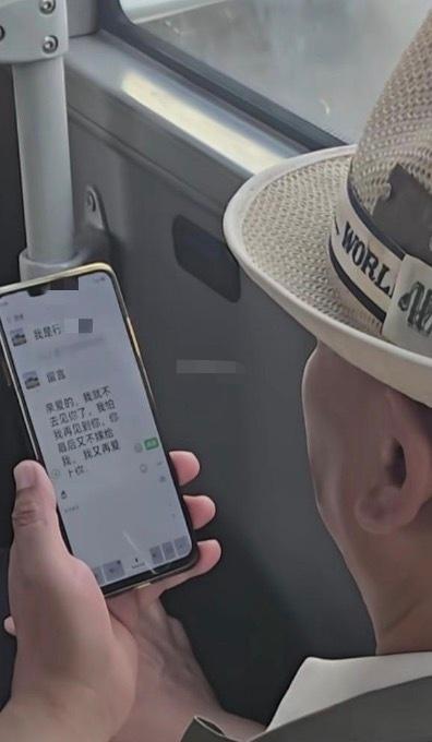 看得出来，这大爷也是个多情的人呐！[比心]