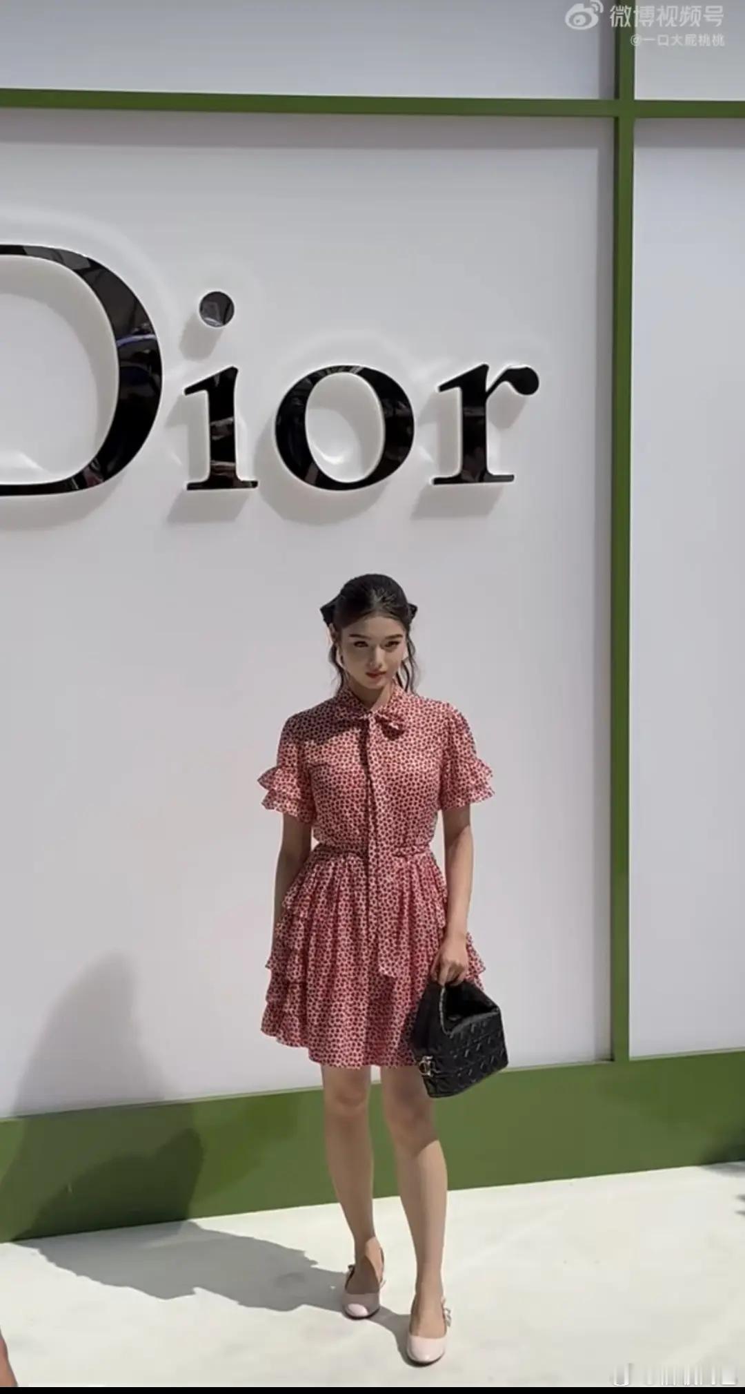 艾米被丑衣服陷害了