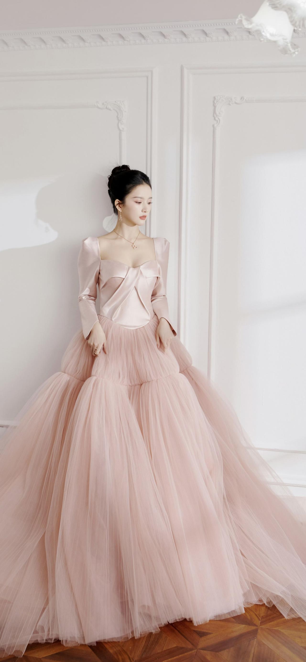 美女壁纸-第5766期-刘些宁