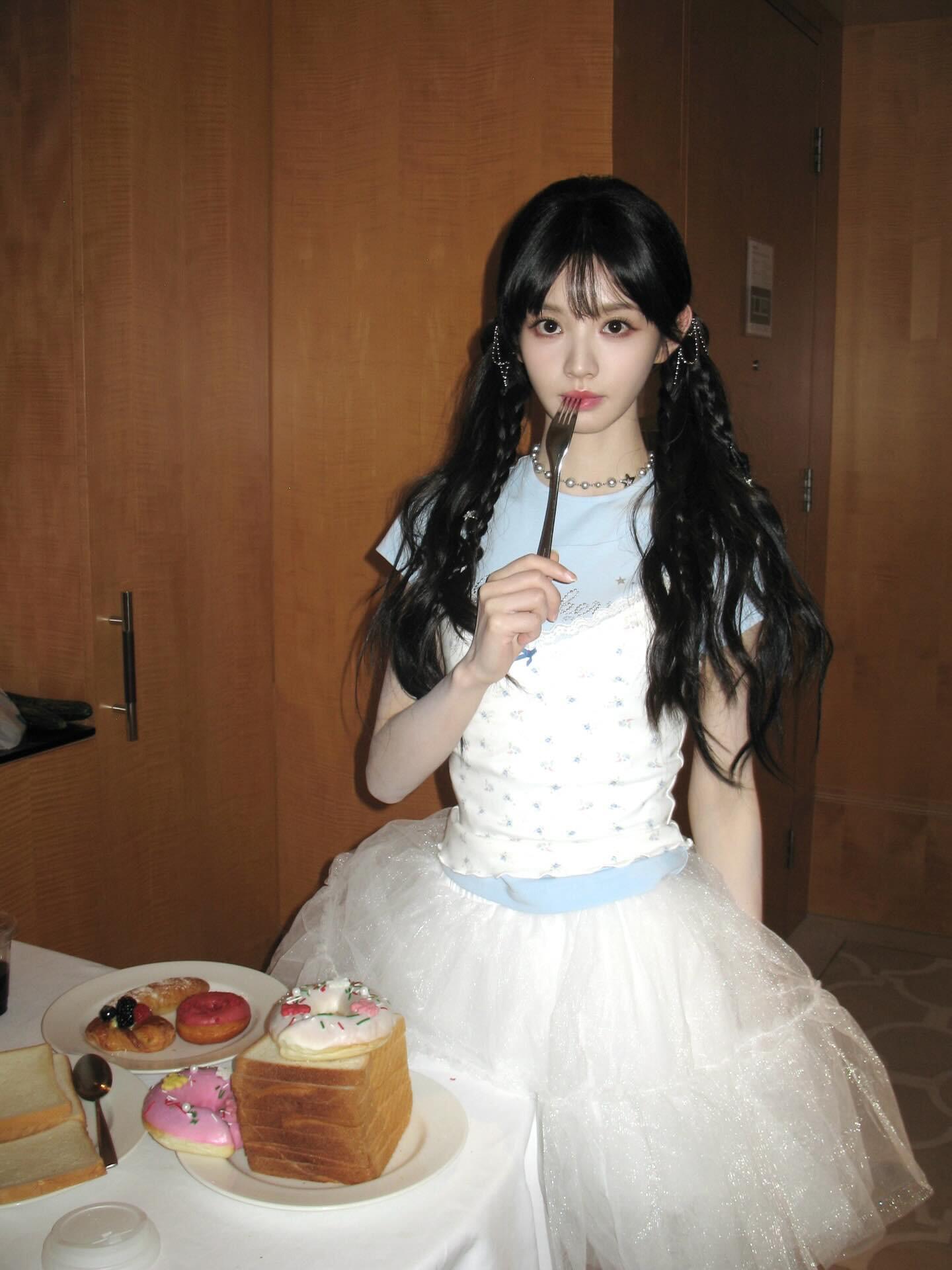 田曦薇今日ins更新图1贵价小卡一张