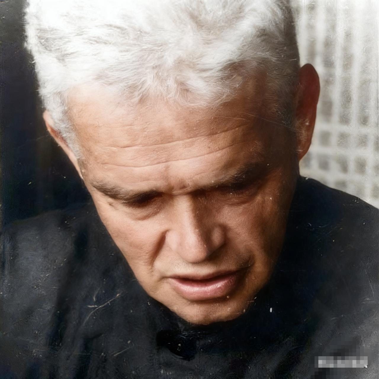 1950年，被俘虏的美国陆军少将威廉·费舍·迪安，一张罕见的留影，照片中的他看起