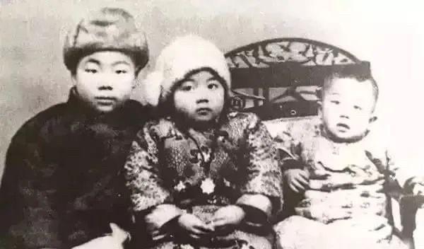 1927年，叶嘉莹和小舅李棪（左）、大弟叶嘉谋（右）的老照片#新锐创作者成长计划