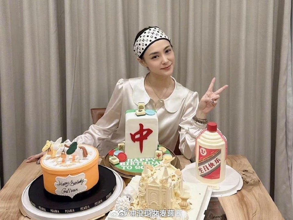 阿娇的生日蛋糕，竟然买了三个，会不会浪费了点……​​​