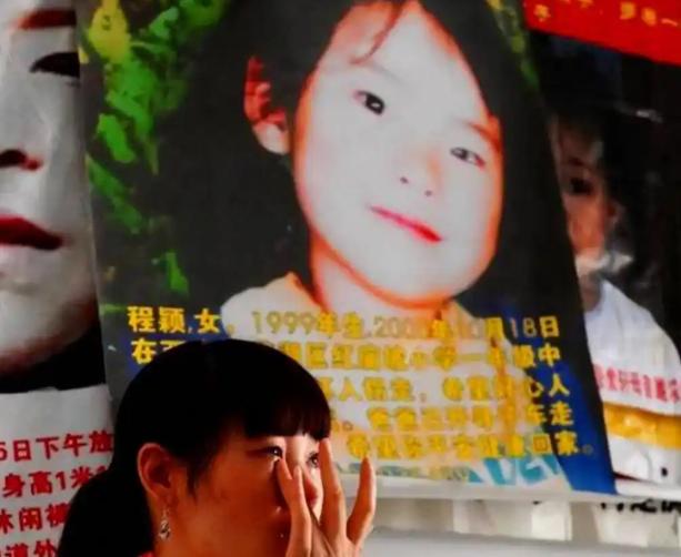 2005年，西安有个6岁小女孩被人贩子带走，过了9年她一直忍着没声张，天天记自己