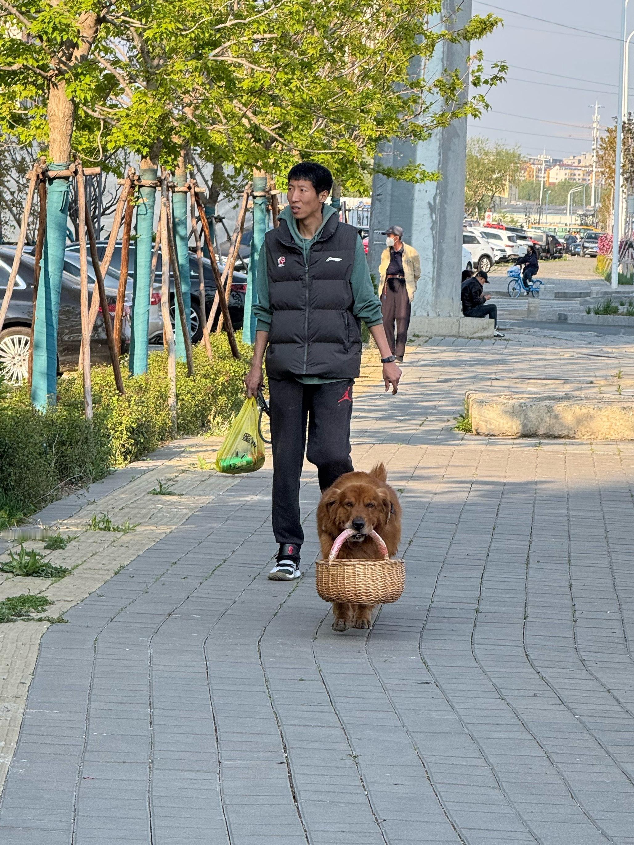 早安！周一愉快！全新的一周，继续加油哦！请三位铁粉喝咖啡，评论就行！点赞3次保铁