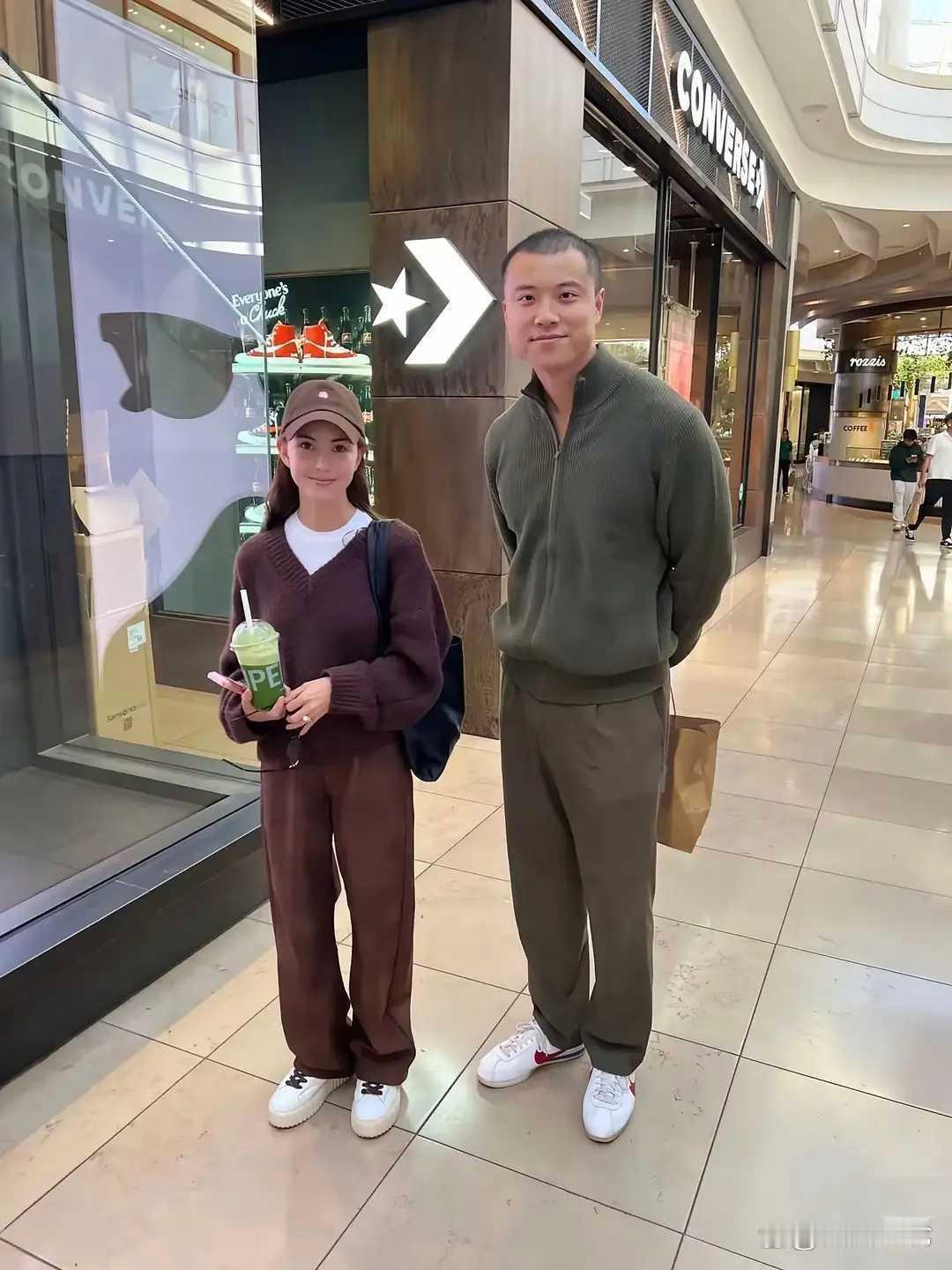 电视里美得不可方物的女神，现实中竟然是这么小一只，你喜欢这种袖珍型的美女吗？