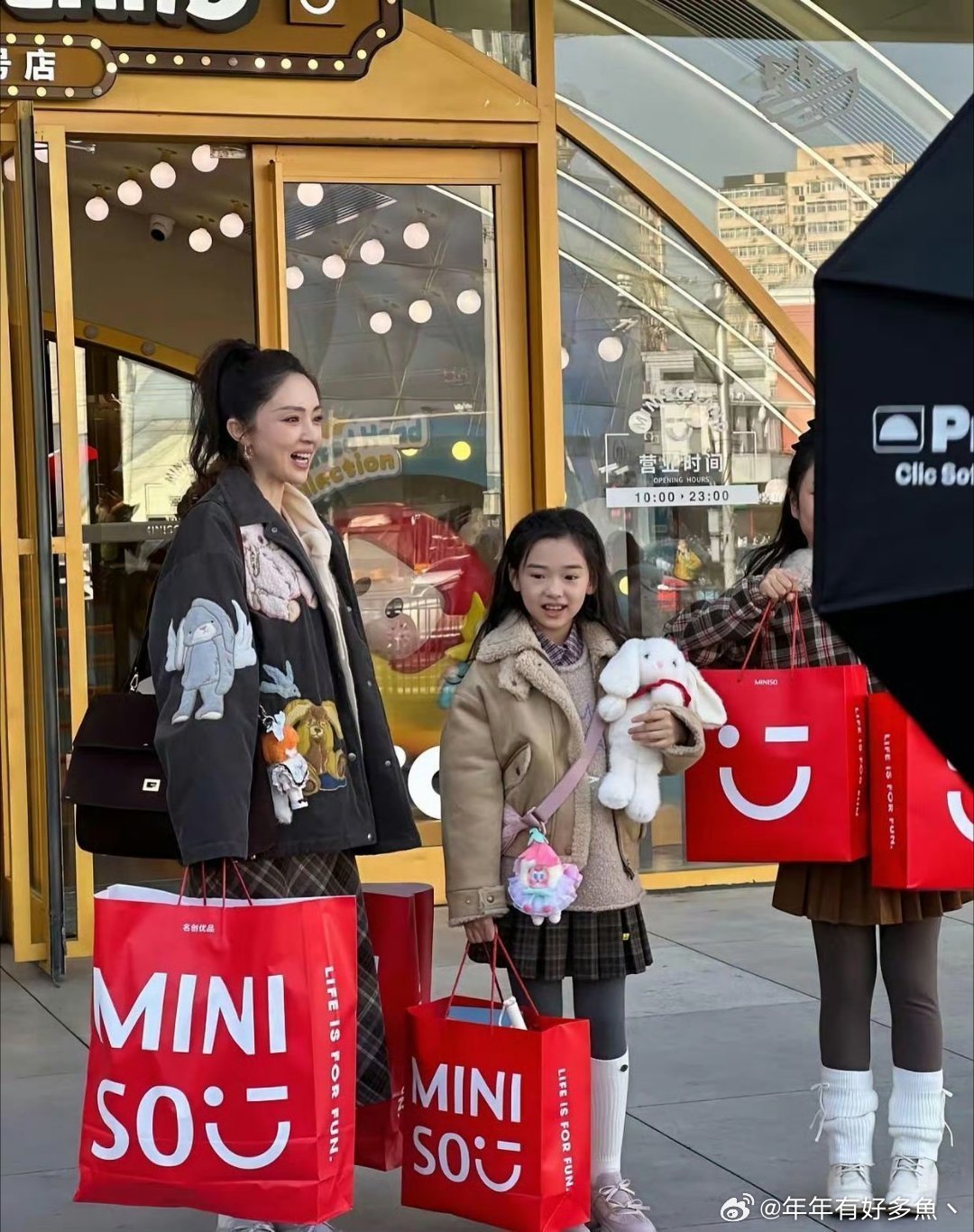 其实我真觉得有颜有钱有女儿，是可以不用再婚的。