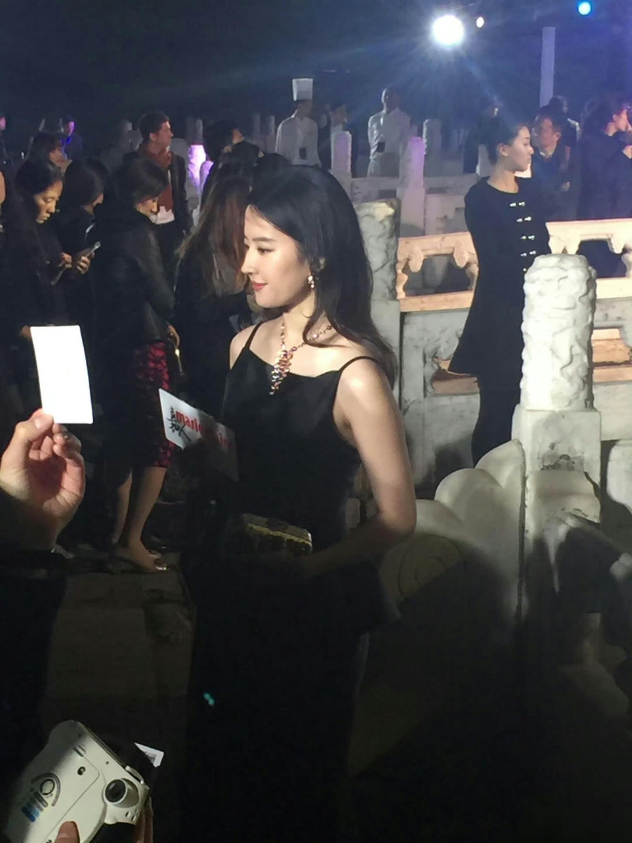 刘亦菲好惊艳的生图这个鼻尖好令人羡慕​​​