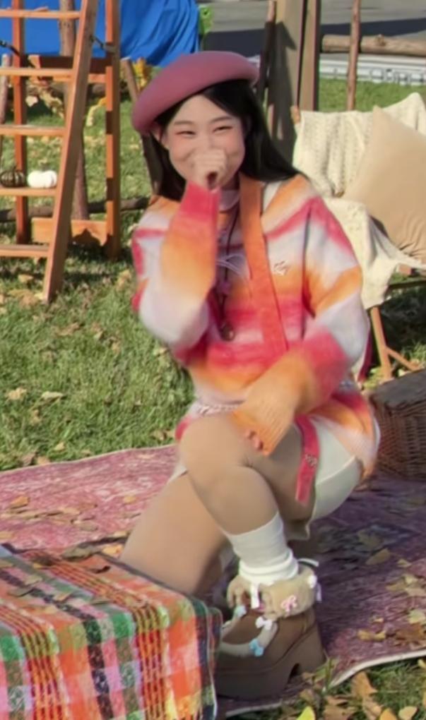 小沈阳女儿沈佳润越来越漂亮啦，她笑起来那模样，就像春日里的暖阳，甜到人心坎里去了