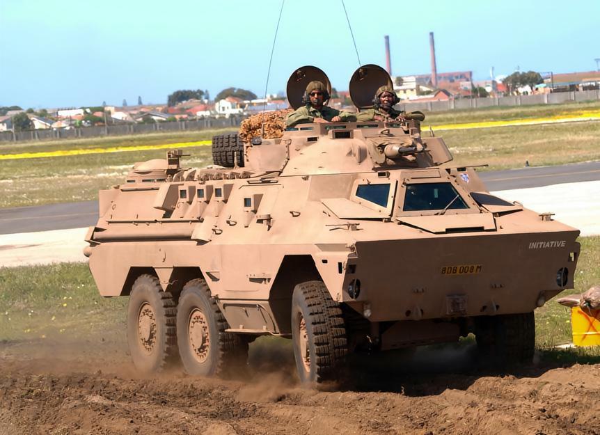 每天认识一件兵器南非“蜜獾”步兵战车桑多克-奥斯特拉（SandockAust