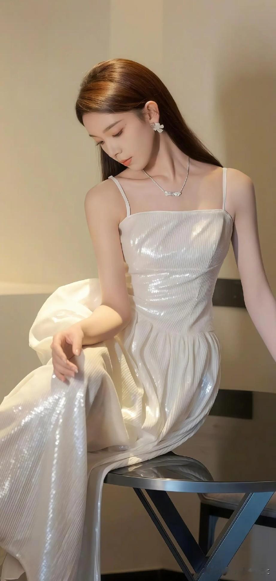 陈瑶，白幼瘦腰臀比大长腿