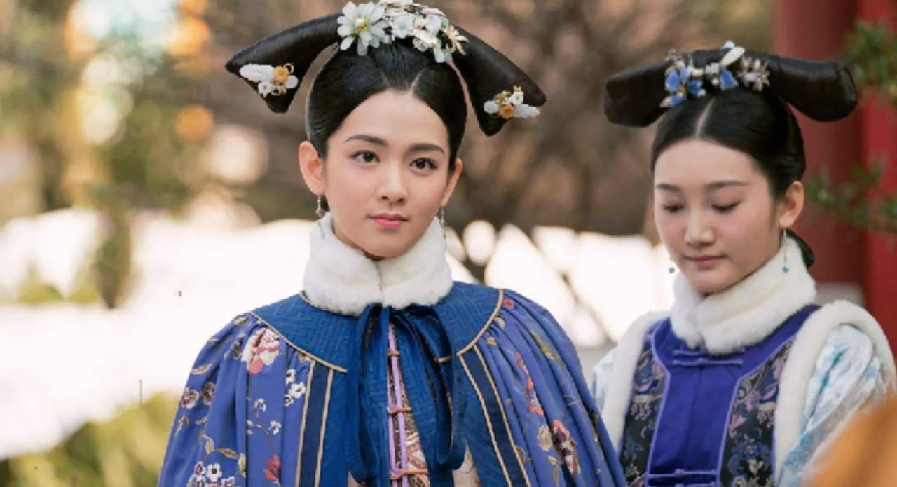 1727年，15岁的富察氏嫁给17岁的宝亲王弘历为福晋。新婚第二天，就有试婚格格