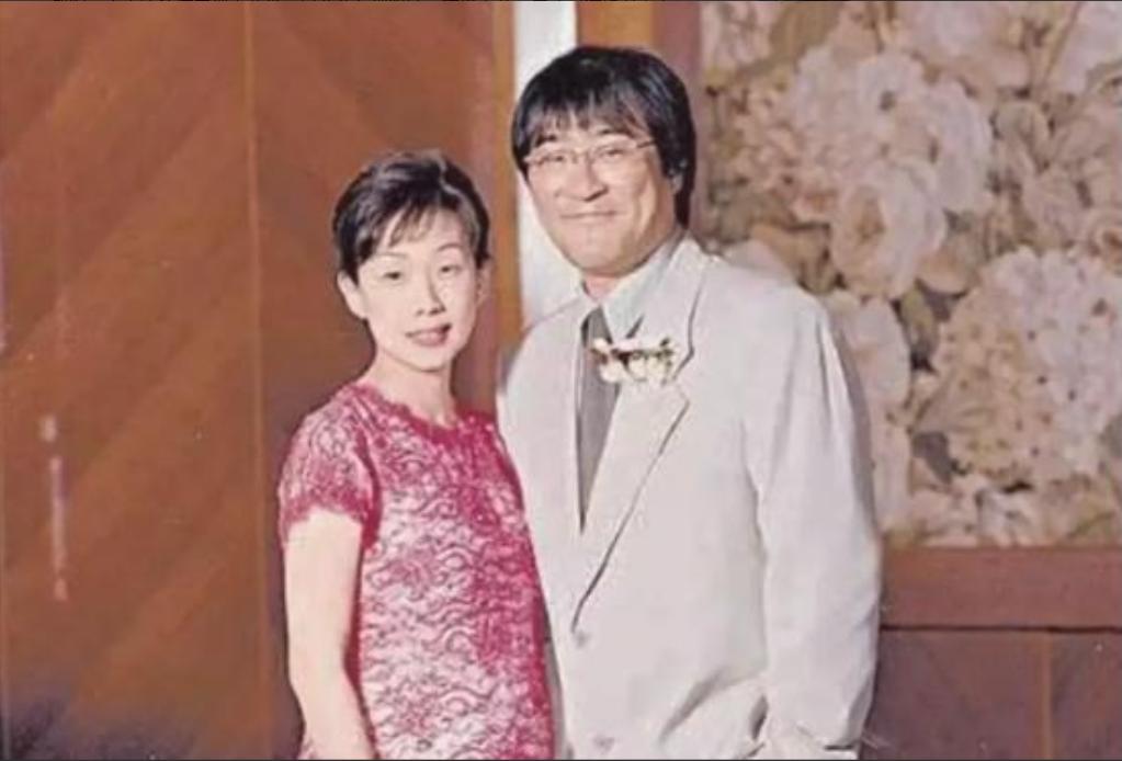1995年，李宗盛婚内爱上林忆莲，两人为了寻求刺激就悄悄同居，结果两年后，林忆莲