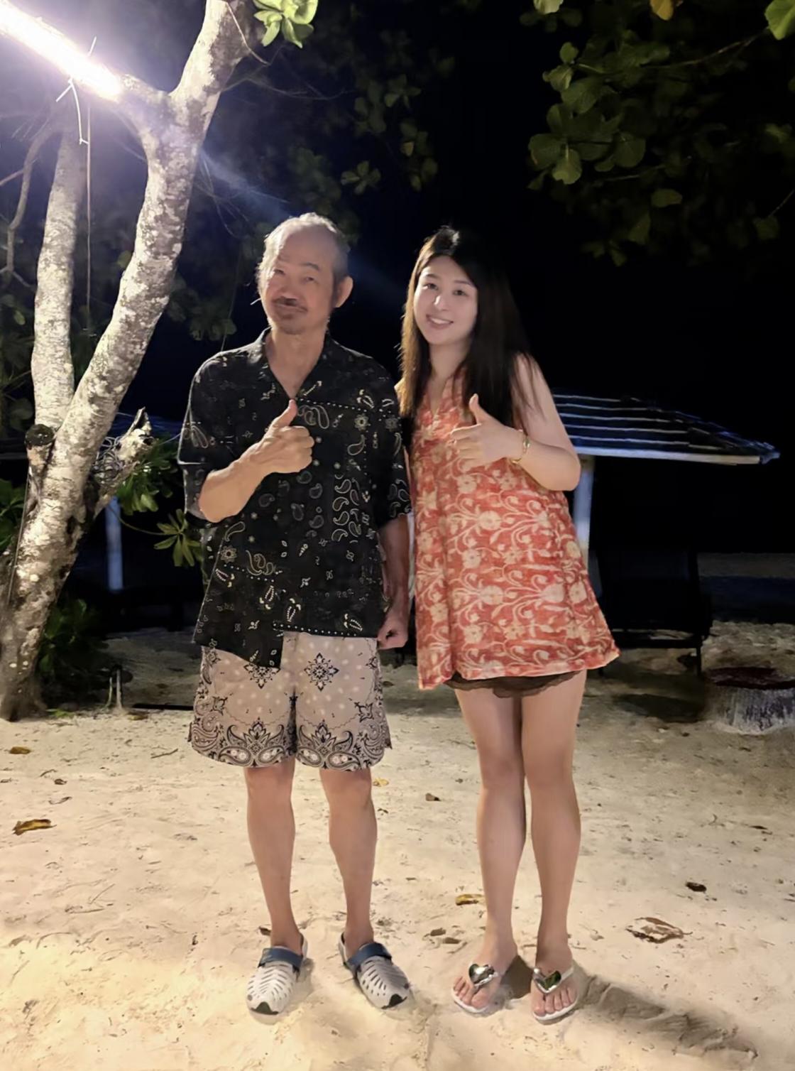 74岁“包租公”元华和家人在马来西亚海岛度假被偶遇，他看起来苍老了好多，头发稀疏