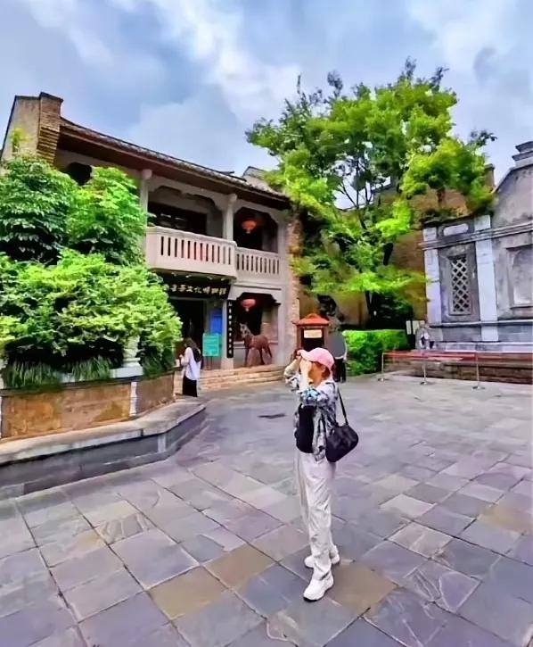 今天是7月23号星期三，柴桑大姐在直播间确定，针对骚扰云昊的那个软骨头老妪，