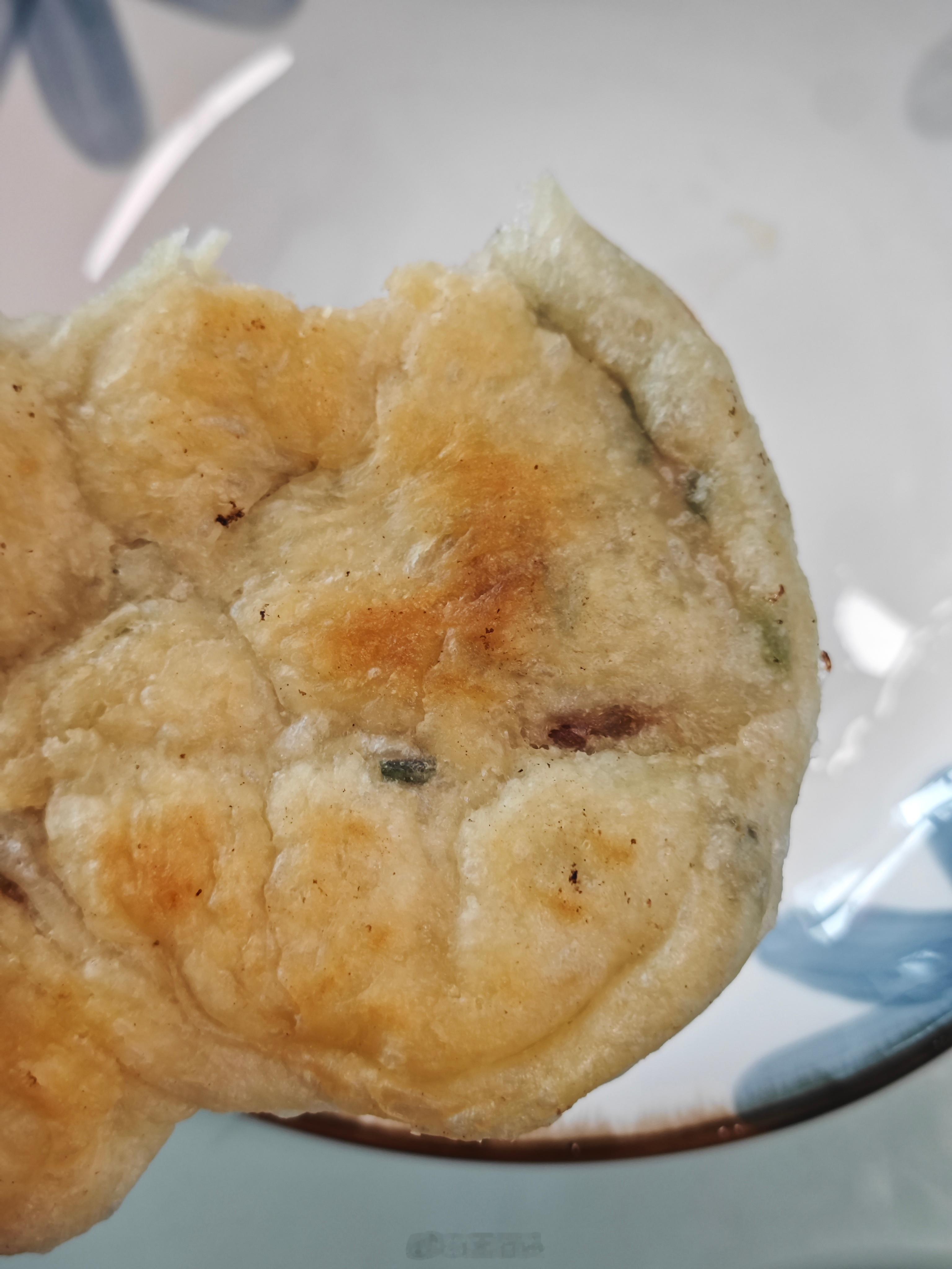 咱也不敢问，咱也不敢说，咱已老实。这是我老婆给我做的饼，很好吃，我就分享下生活，