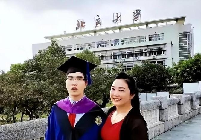 1988年，武汉1女教师，半夜腹痛不止，丈夫猛地起身：“我儿子要出来了？”，随即