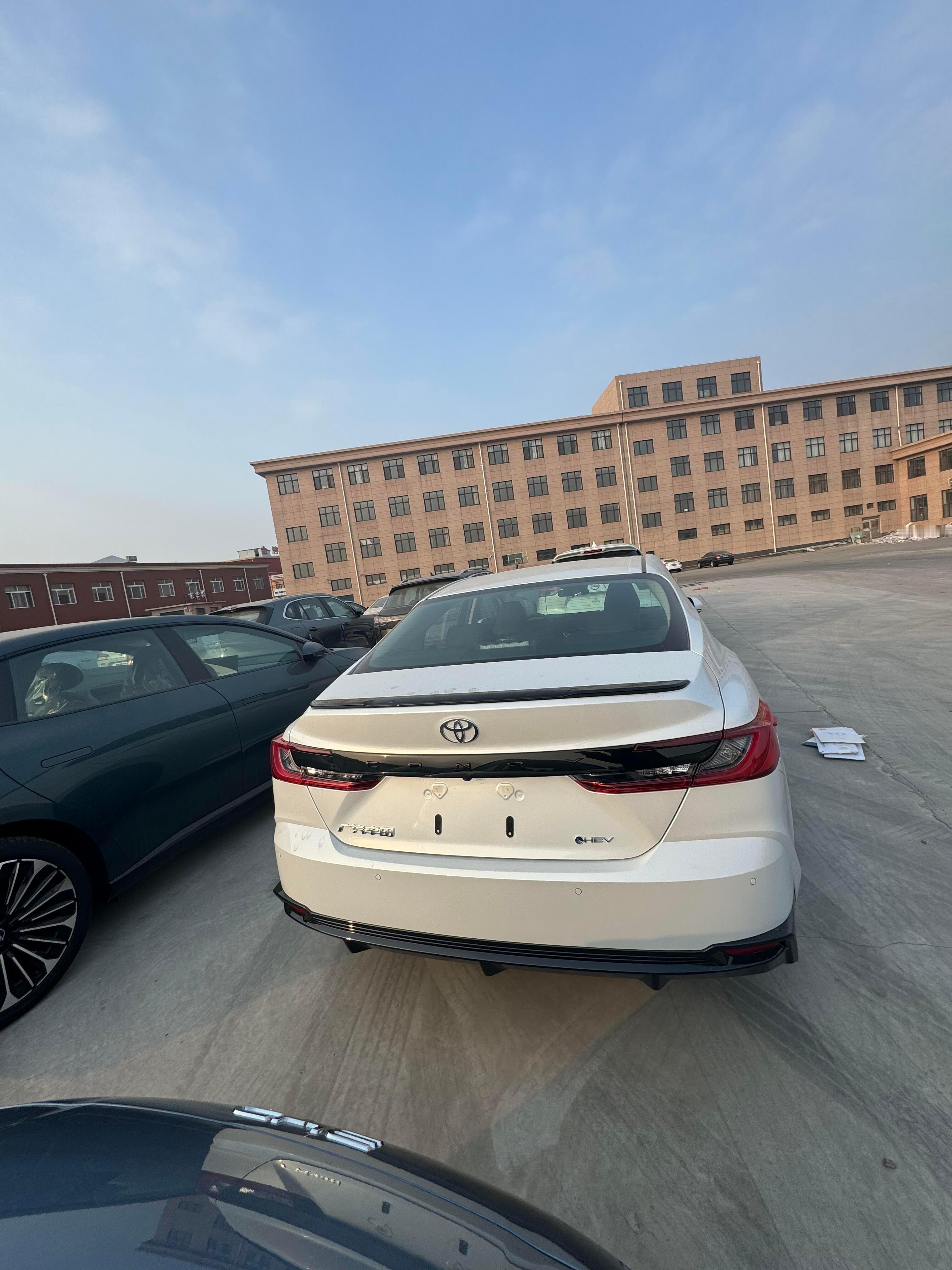 丰田凯美瑞稀缺车型江苏省内提车26款凯美瑞2.0双擎运动lite版指导价191800全款优惠4900