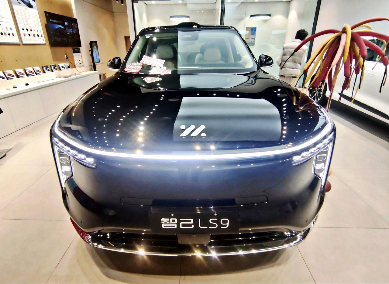 全新《智己LS9》底盘亮点智己LS9于2025年11月12日正式上市，定位
