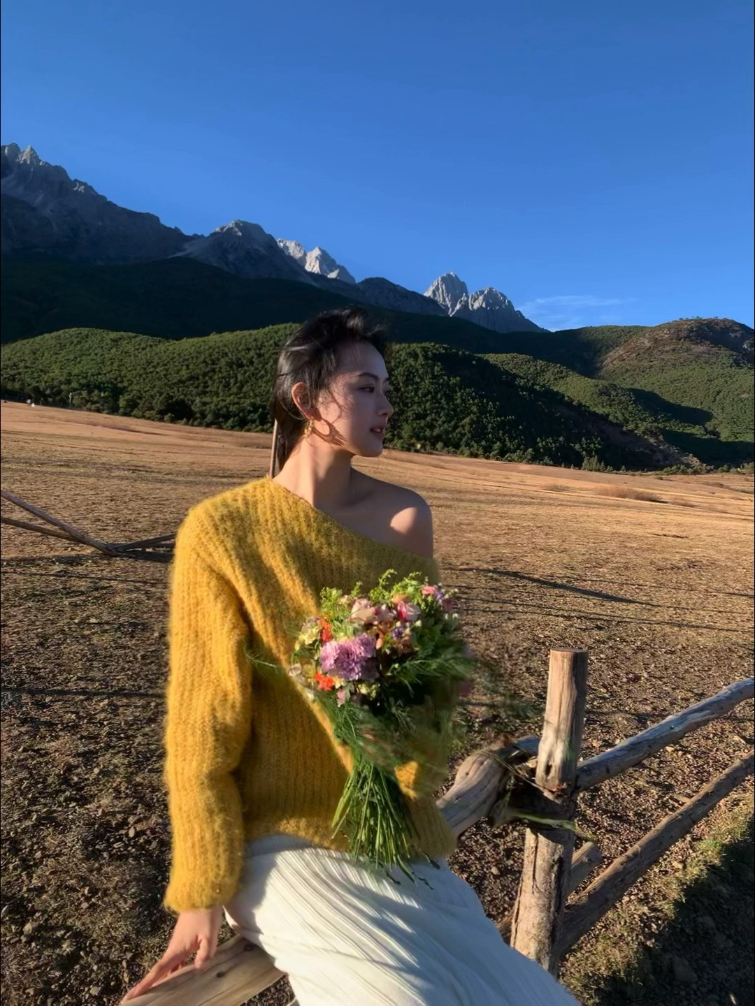 接过了上一对情侣手中的花我也传递给了下一对