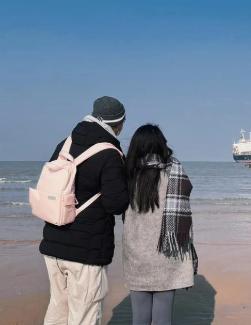 刷到一个中国女生掏心掏肺、辛辛苦苦上班赚钱养男友，结果自己的真心和付出，反倒成了