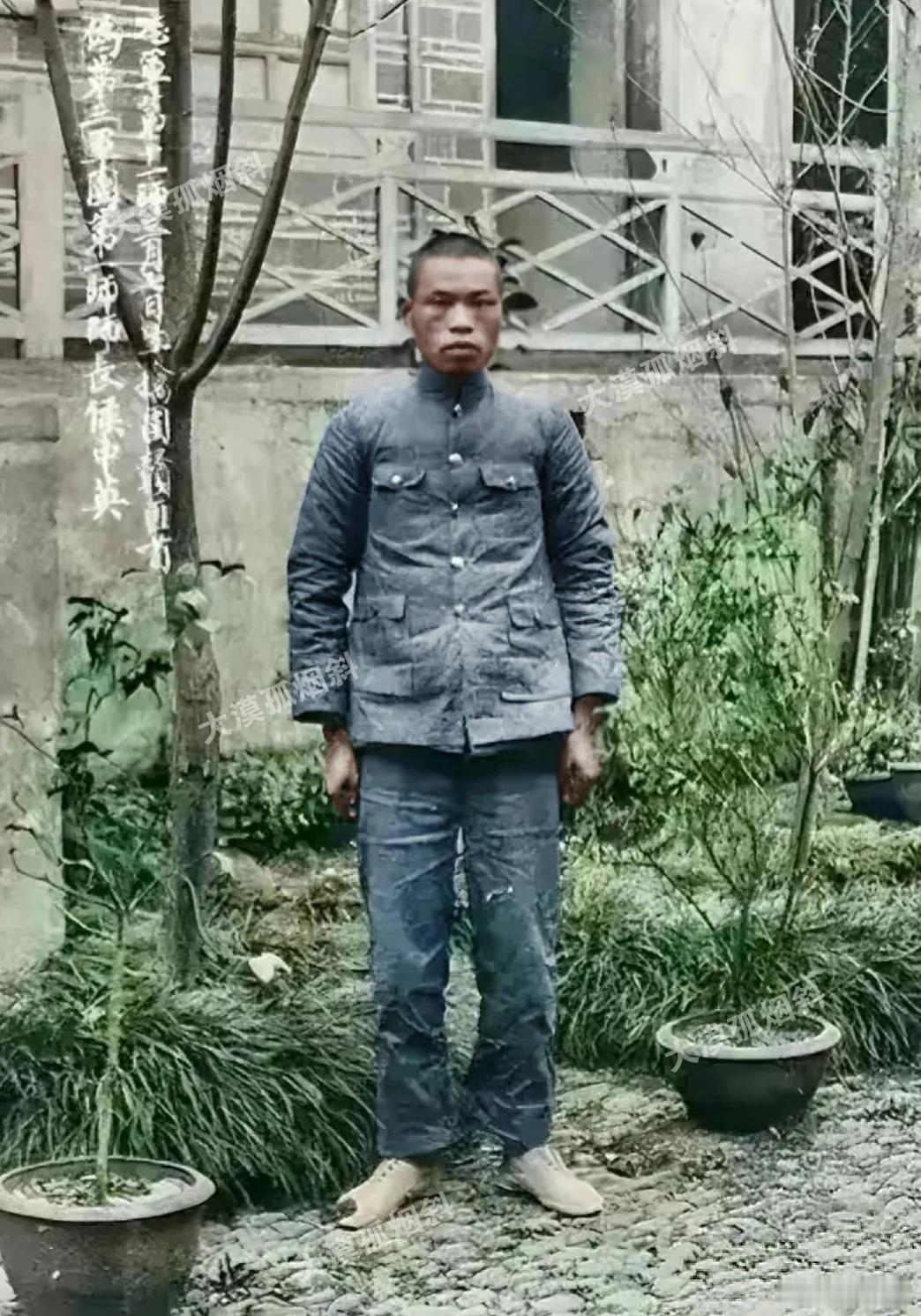 这张照片，是红三军团一师师长侯中英留在世间最后一张影像，一张浸透血泪的遗照。他参