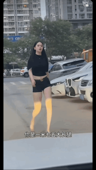 美女这气势，就问你怕不怕？