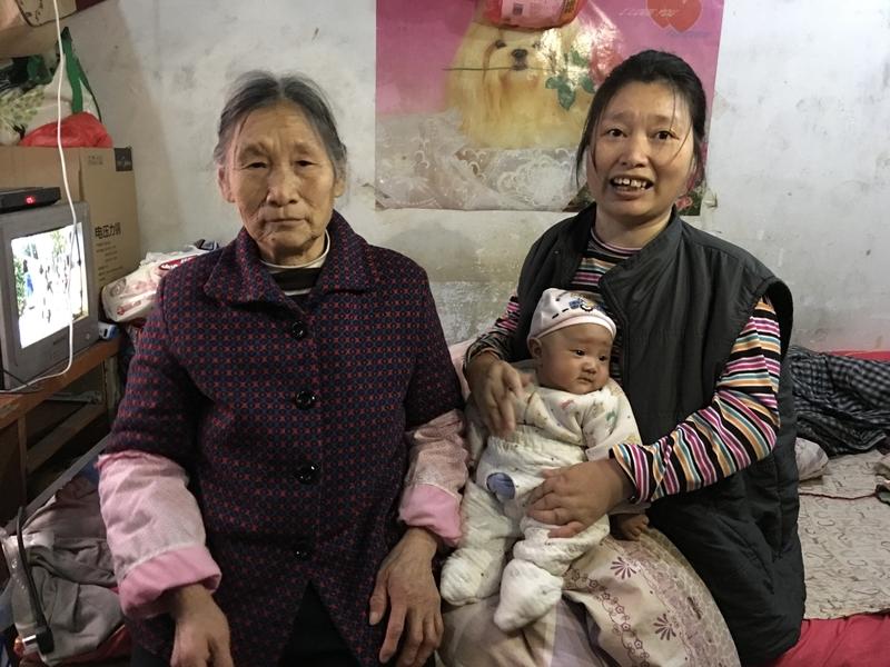 我侄女如果来我家住，我都防着我老公，上哪都带着。我小女儿去我大女儿家，我都给她提